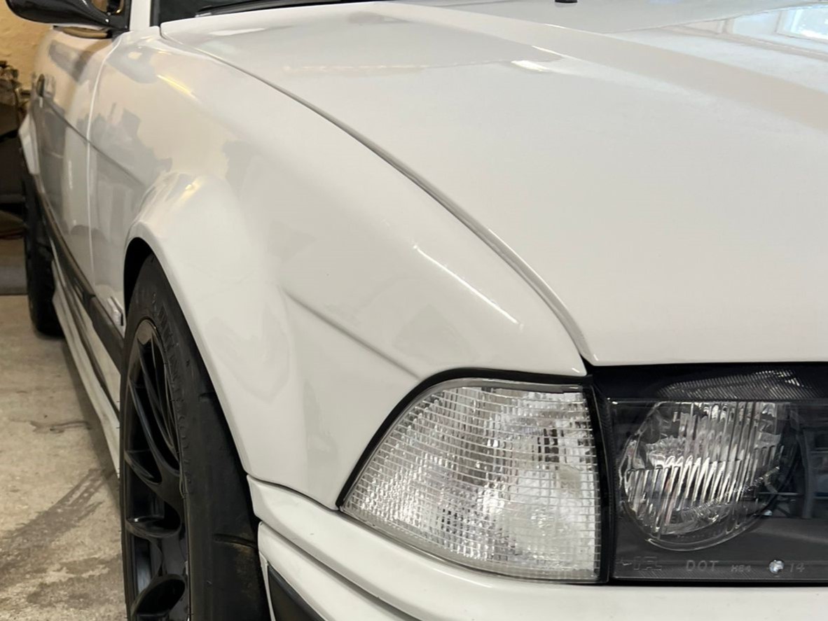 Carbon Kotflügel Set passend für BMW E36 Coupé – ca. 15 mm breiter