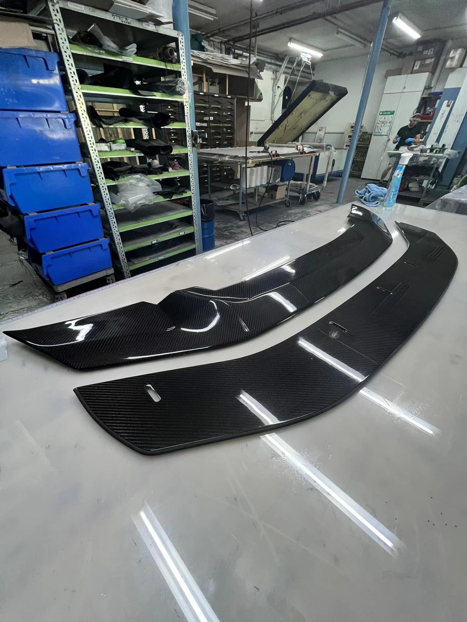 Carbon Frontsplitter BMW M2 F87 Competition schräg von oben Ober- und Unterseite