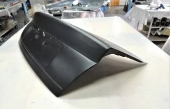 Carbon Heckklappe für Audi S4 B5 in schräger Seitenansicht