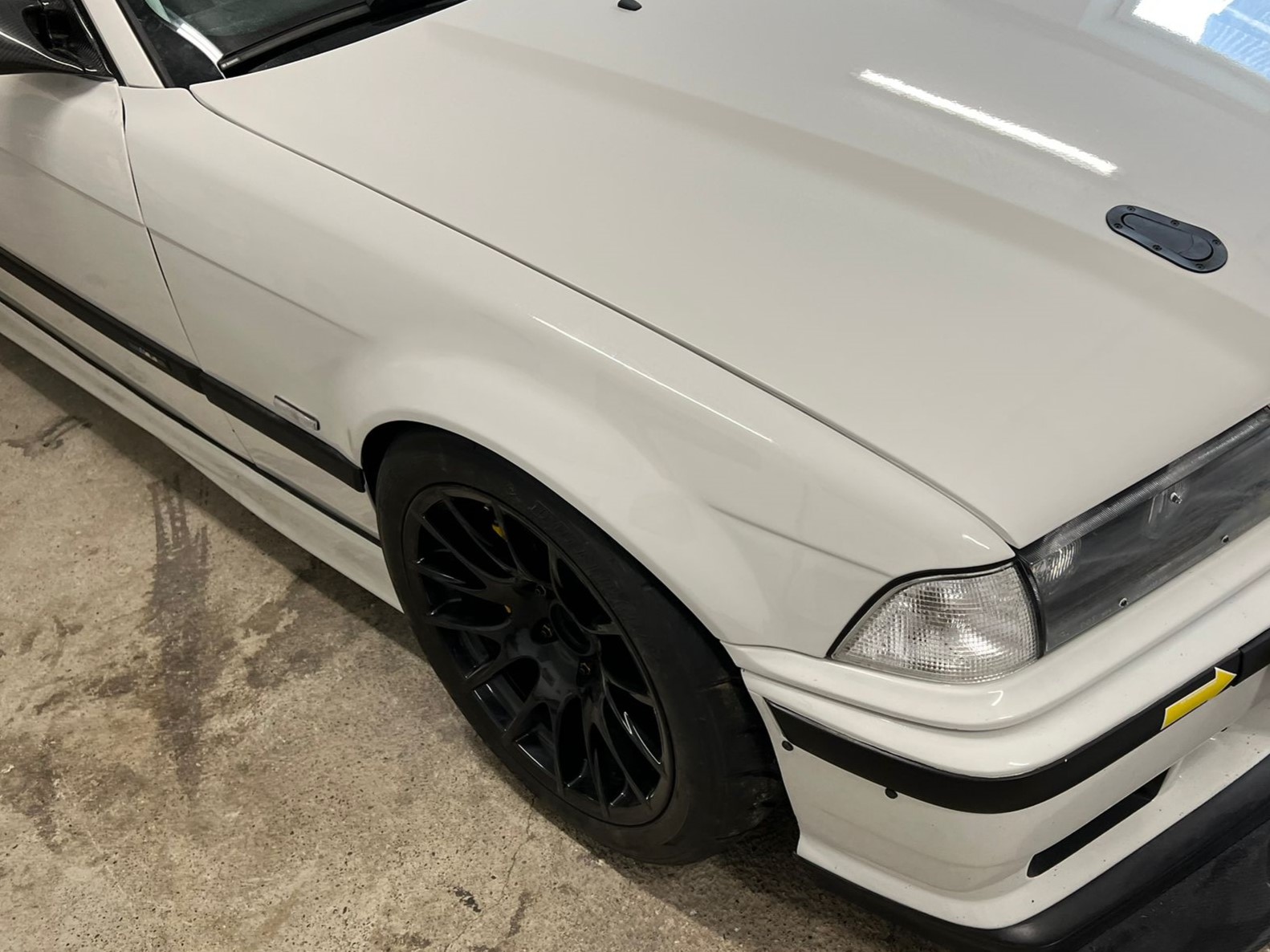 Carbon Kotflügel Set passend für BMW E36 Coupé – ca. 15 mm breiter