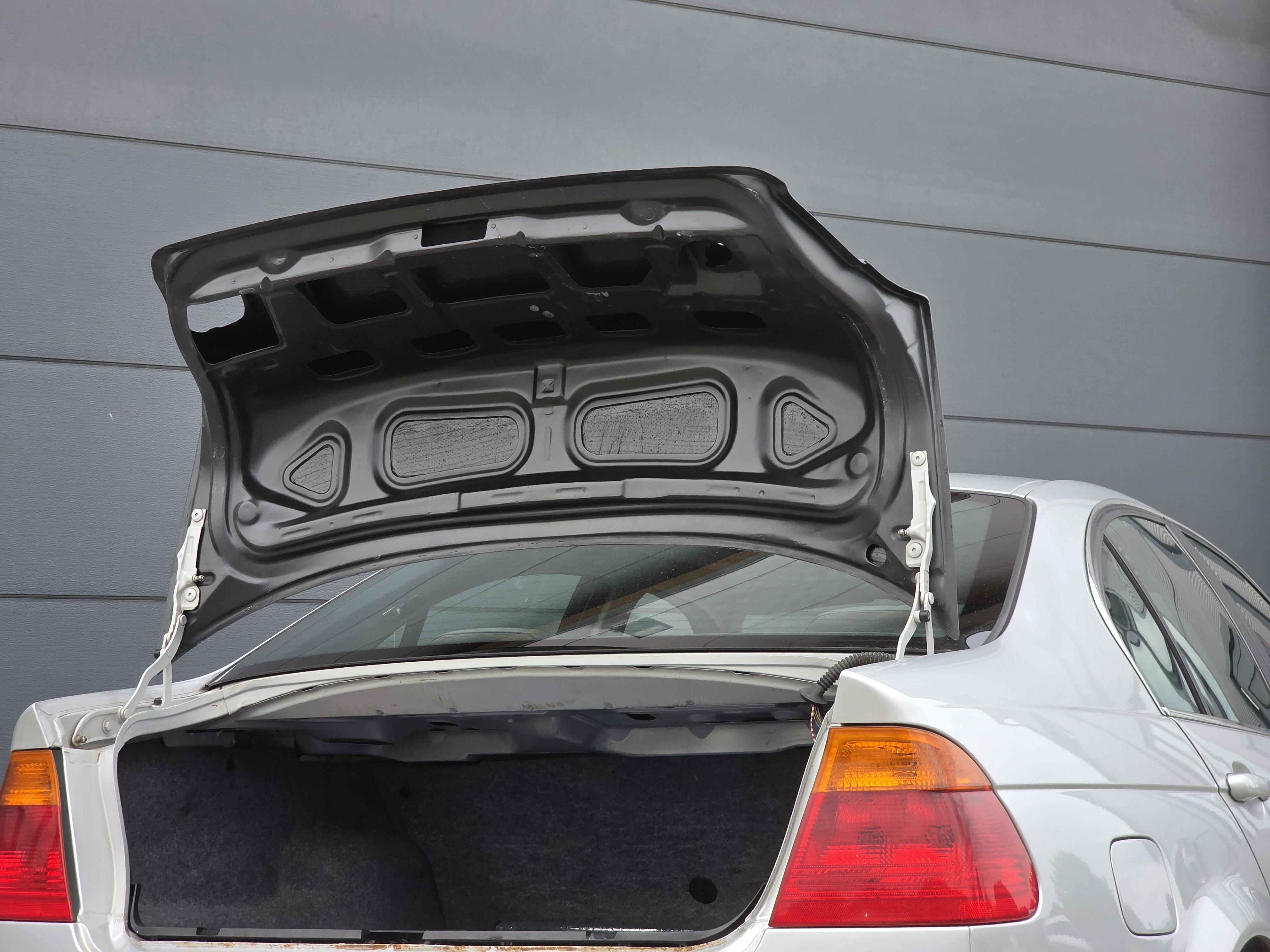 BMW E46 Limo CSL Heckklappe innen nahe