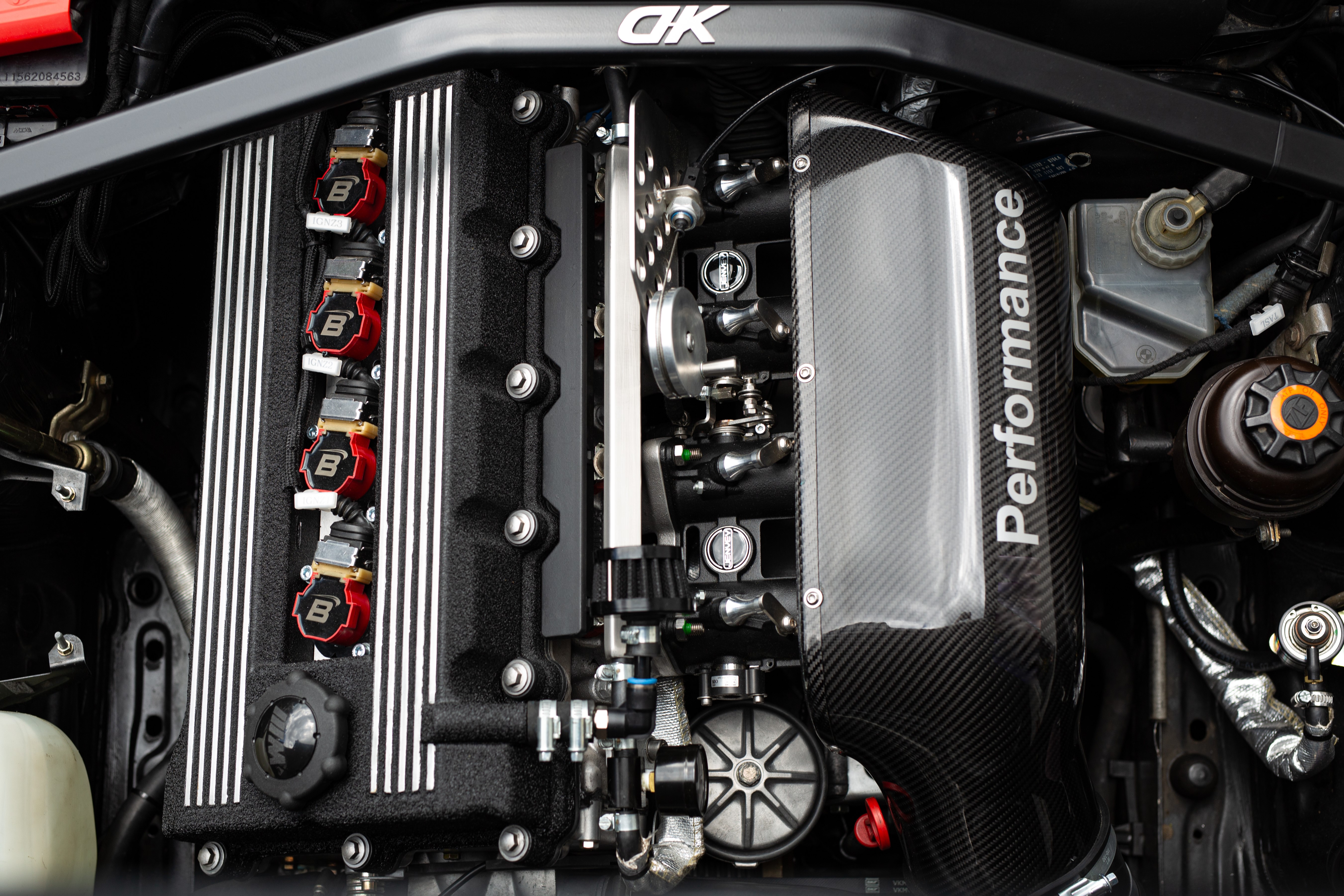 4-Zylinder Universal Carbon Airbox – optional mit Platte und Halter